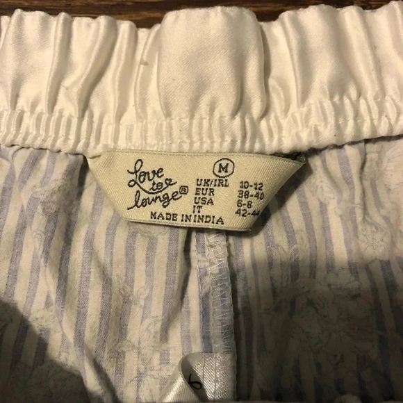 Love to lounge shorts w/ floral print - Picture 2 of 2